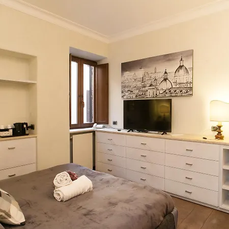 Piazza Venezia Luxury Design Apartment
