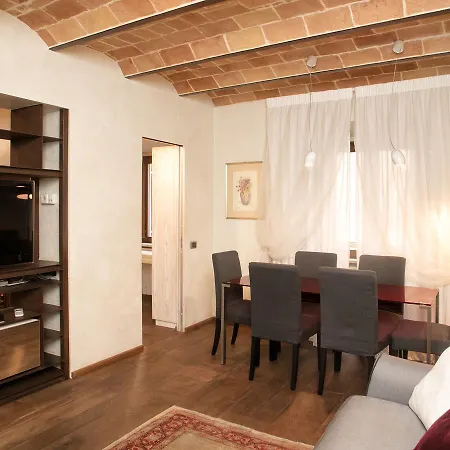 Piazza Venezia Luxury Design Apartment